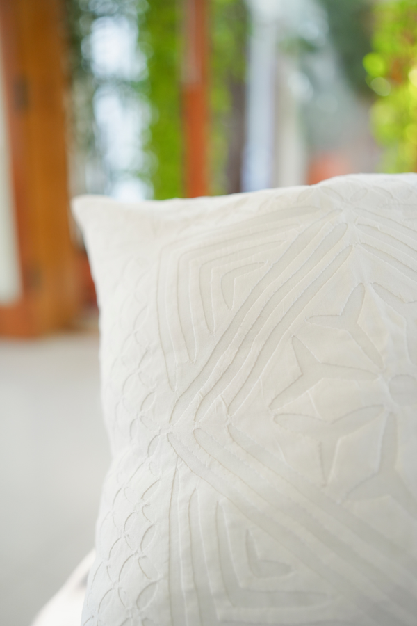 Extra image for Pure White Artisan Cover