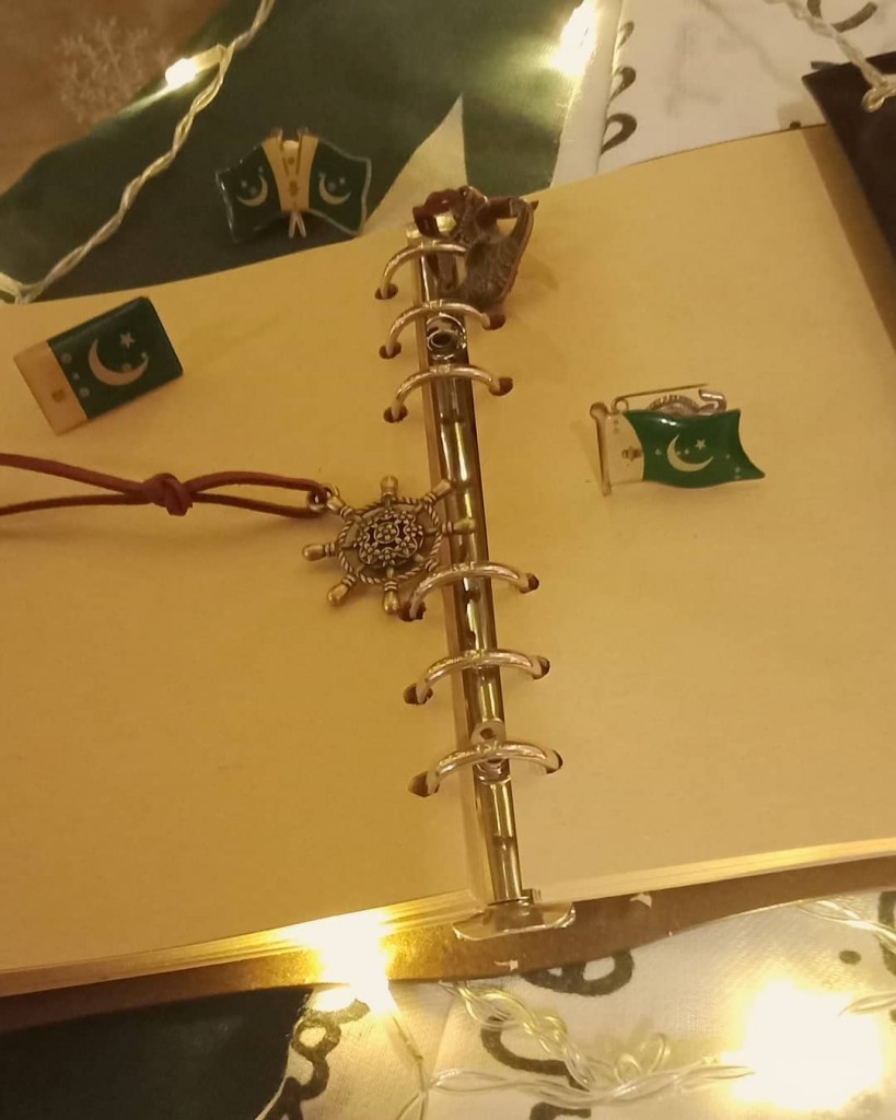 "بول کہ لب آزاد ہیں تیرے " - Vintage Notebook IMG # 1