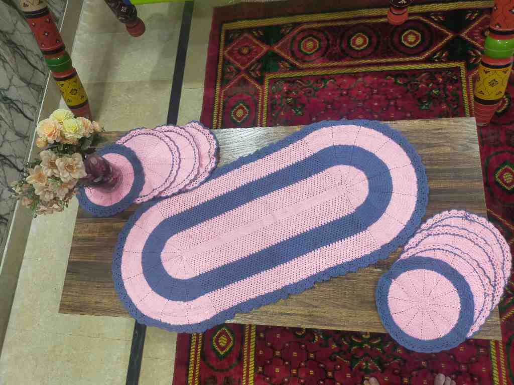 crochet table runner set IMG # 1
