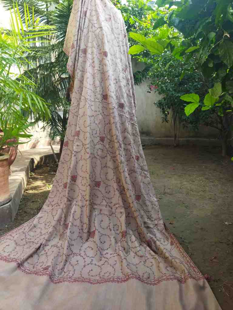 Woollen jaaldar shawl  IMG # 1