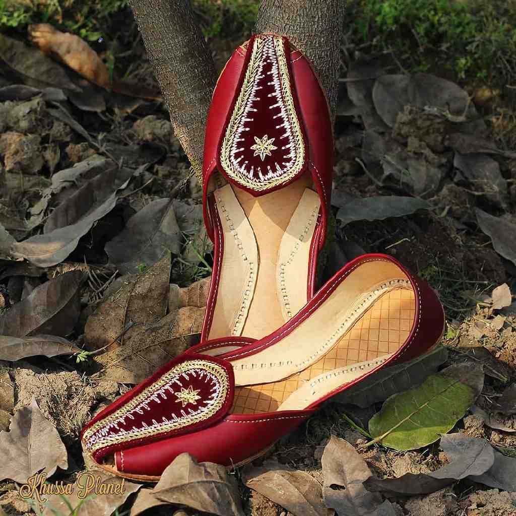 Ladies Tie Khussa