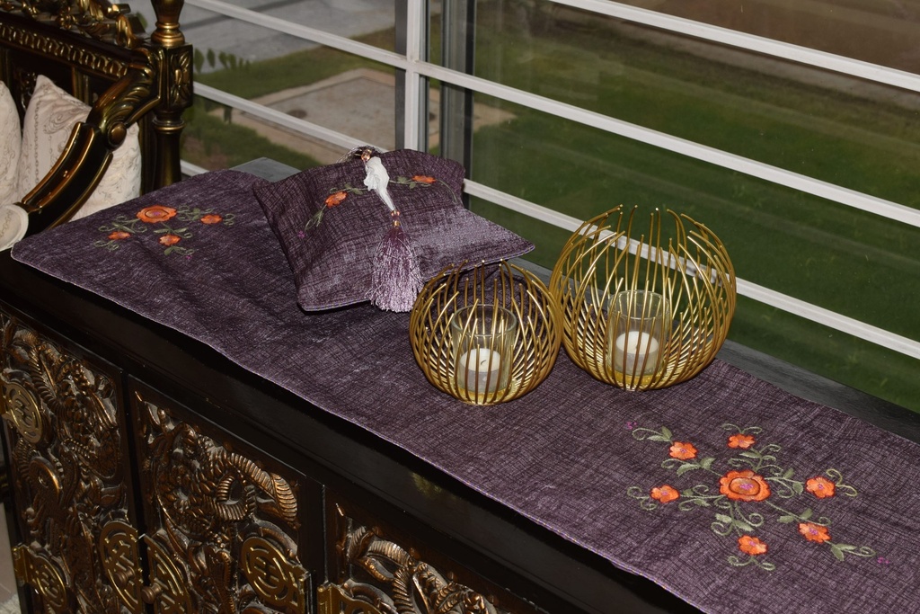 JS-2 Plum Jacquard Runner and Tissue Box Cover Set