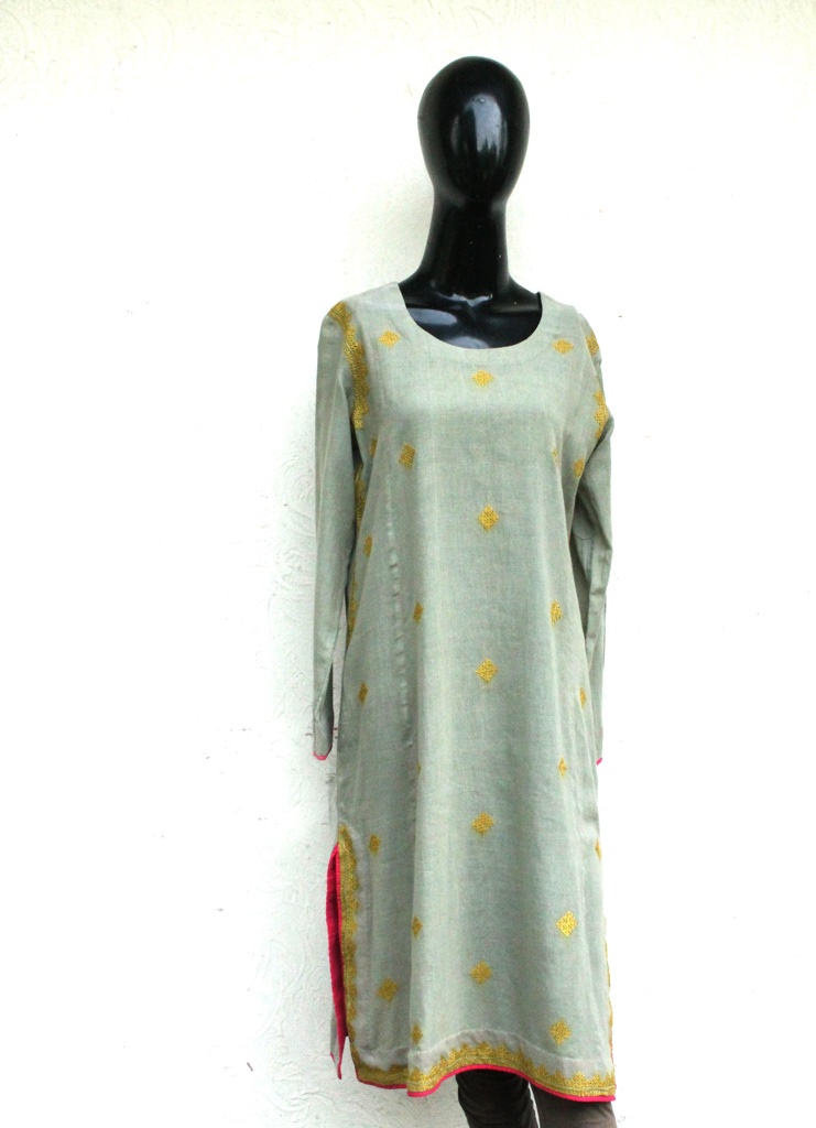Long cotton kurta with Hurmich embroidery done by hand