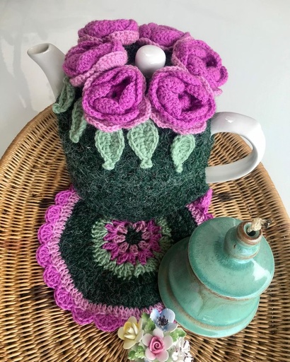 [PK1894-GN-GEN-009520] lovely dark green teacosy