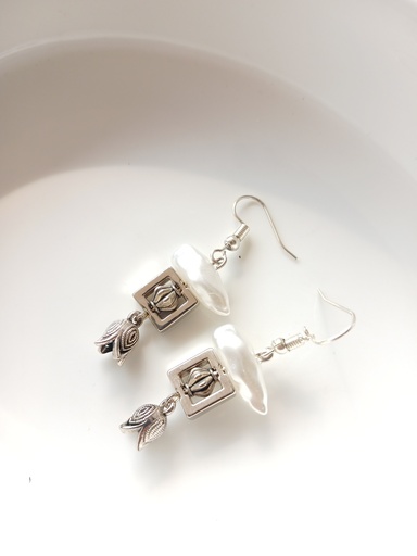 Trendy earrings